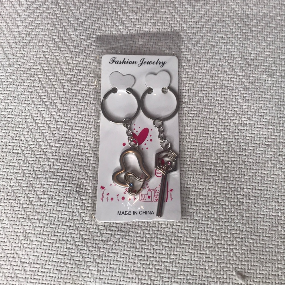 Adorable couples keychain set 🥰 - Picture 3 of 4